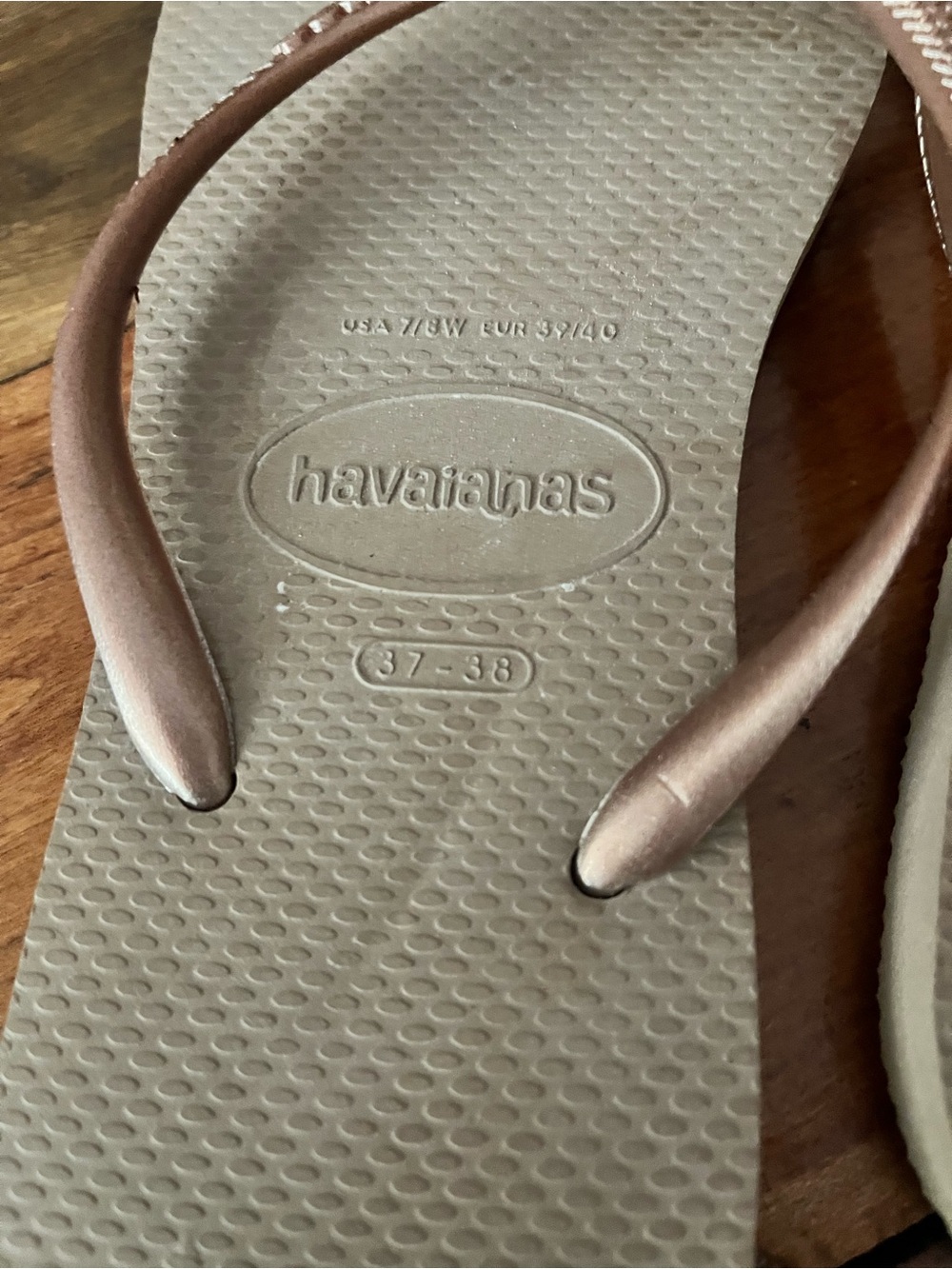 Havaianas Women's Slim Crystal Poem Gold Metallic with Flower Embellishment SZ 8 - Picture 5 of 6